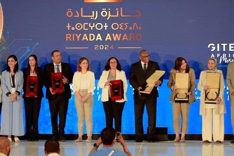 تتويج المديرية العامة للأمن الوطني بجائزة “ريادة” للحكومة الإلكترونية